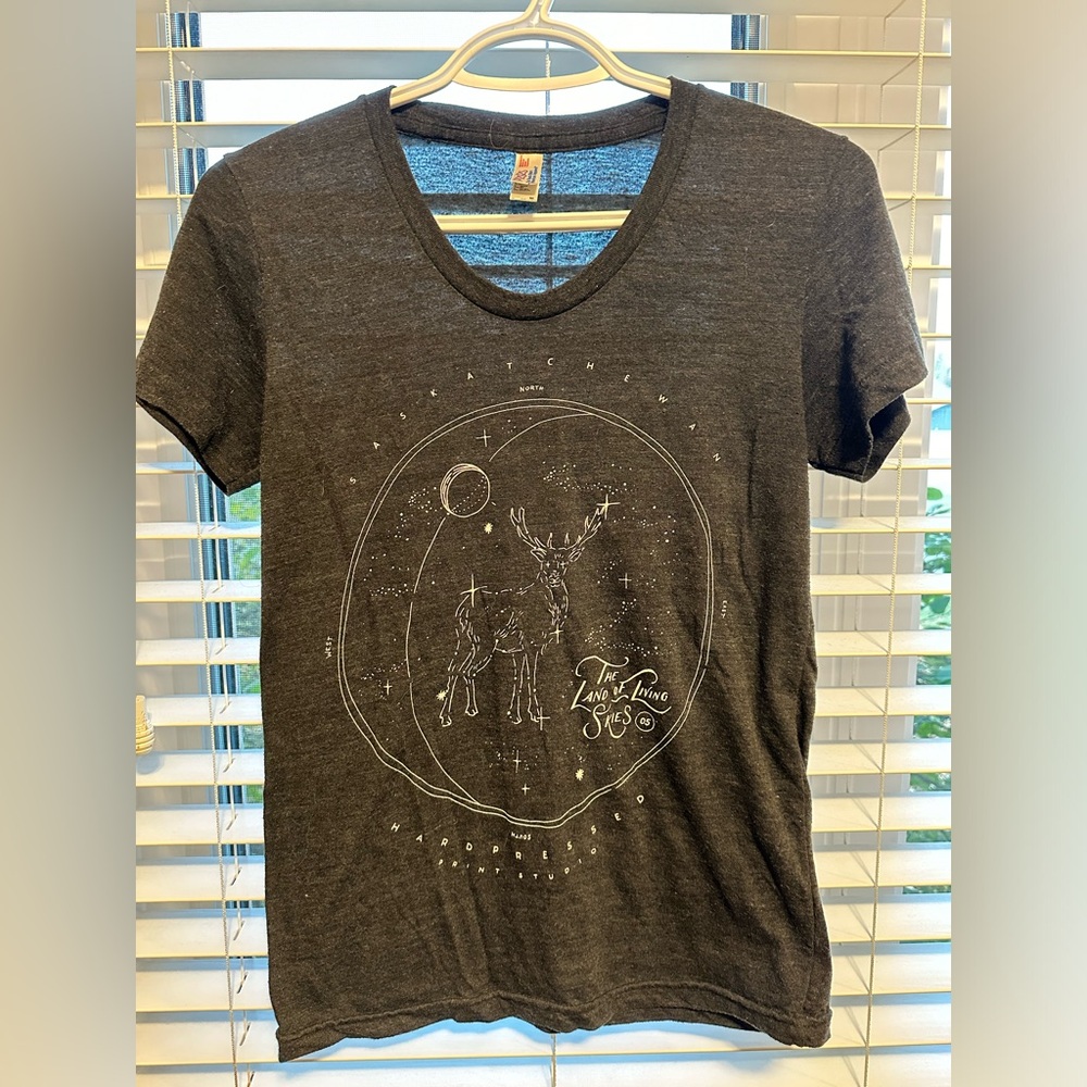 Hardpressed “The Land of Living Skies” Tee, Women’s size M